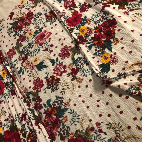 One size fits all Rue 21 brand floral shawl - Picture 2 of 3